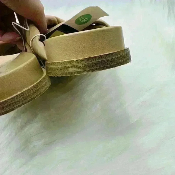 NEW Women's Cosette Padded Slide Sandals - Universal Thread - Tan - Size 8.5 - Picture 6 of 6